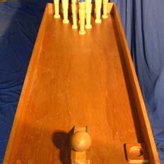 Le Bowling - 
But : à l’aide de la boule faire tomber le maximum de quilles.