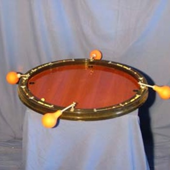 Billard Nicolas - 
But : préserver son camp et envoyer la bille de liège chez les adversaires en la déplaçant par le souffle de sa poire.