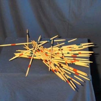 Mikado Géant - 
But : retirer le maximum de bâtonnets de mikado sans faire bouger les mikados d’à côté.