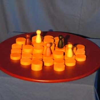 Quivive - 
But : éliminer les pions adverses en leur empêchant tout déplacement.