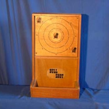 Tir bison arbalète - 
But : à l’aide de l’arbalète il faut lancer les fléchettes sur le bison qui se trouve au centre